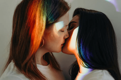 women kissing